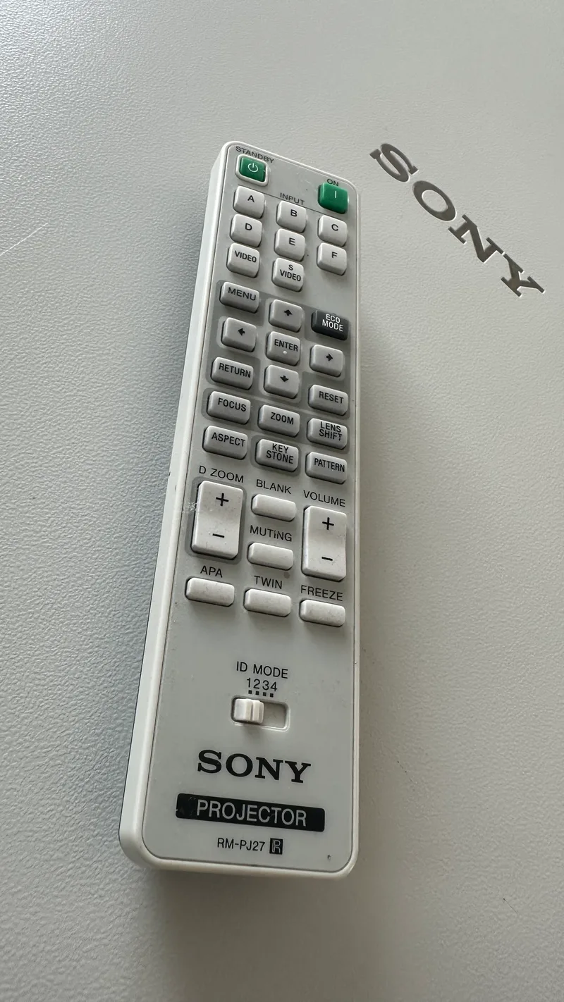 Projektor laserowy SONY VPL-FHZ66L 6000 ANSI + obiektyw VPLL-3007 — zdjęcie 1